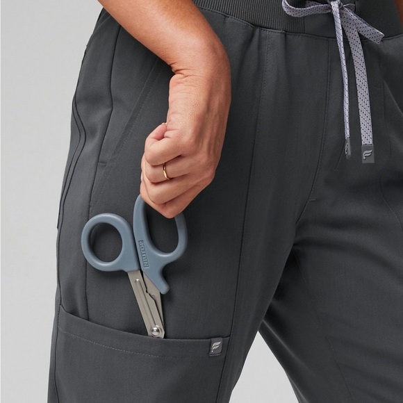 Fabletics Scrub Set - Picture 6 of 7